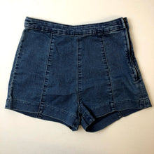 Load image into Gallery viewer, H &amp; M Womens Shorts Size 3/4-IMG_9049.jpg
