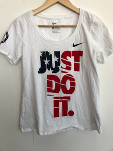 Nike T-Shirt Size Medium