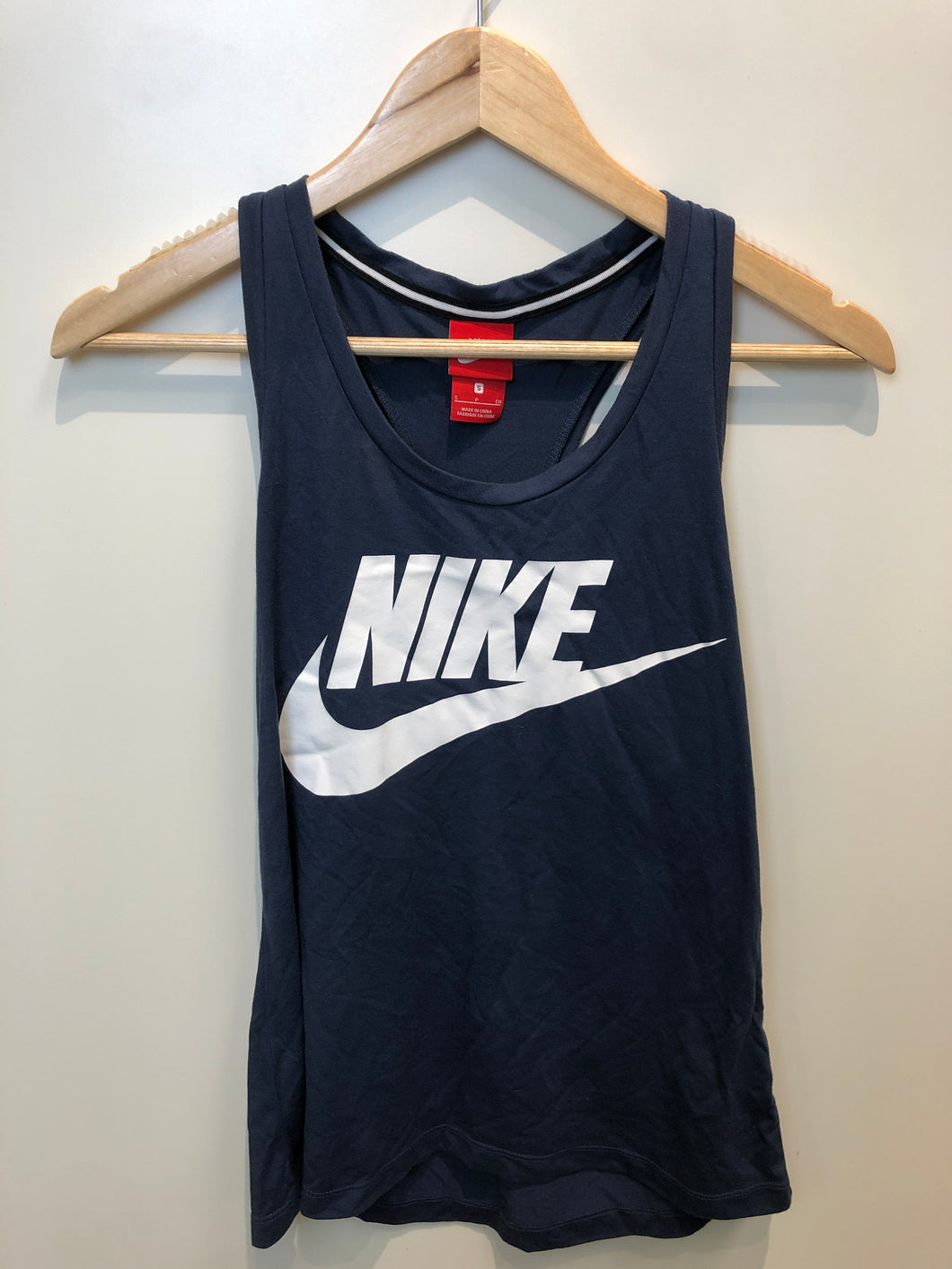 Nike Athletic Top Size Small