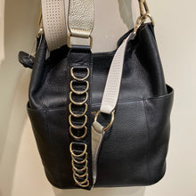 Load image into Gallery viewer, Henri Bendel Purse
