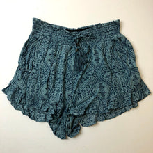 Load image into Gallery viewer, Womens Shorts Small-IMG_9069.jpg
