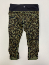 Load image into Gallery viewer, Lulu Lemon Athletic Pants Size Small
