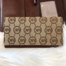 Load image into Gallery viewer, Michael Kors Purse
