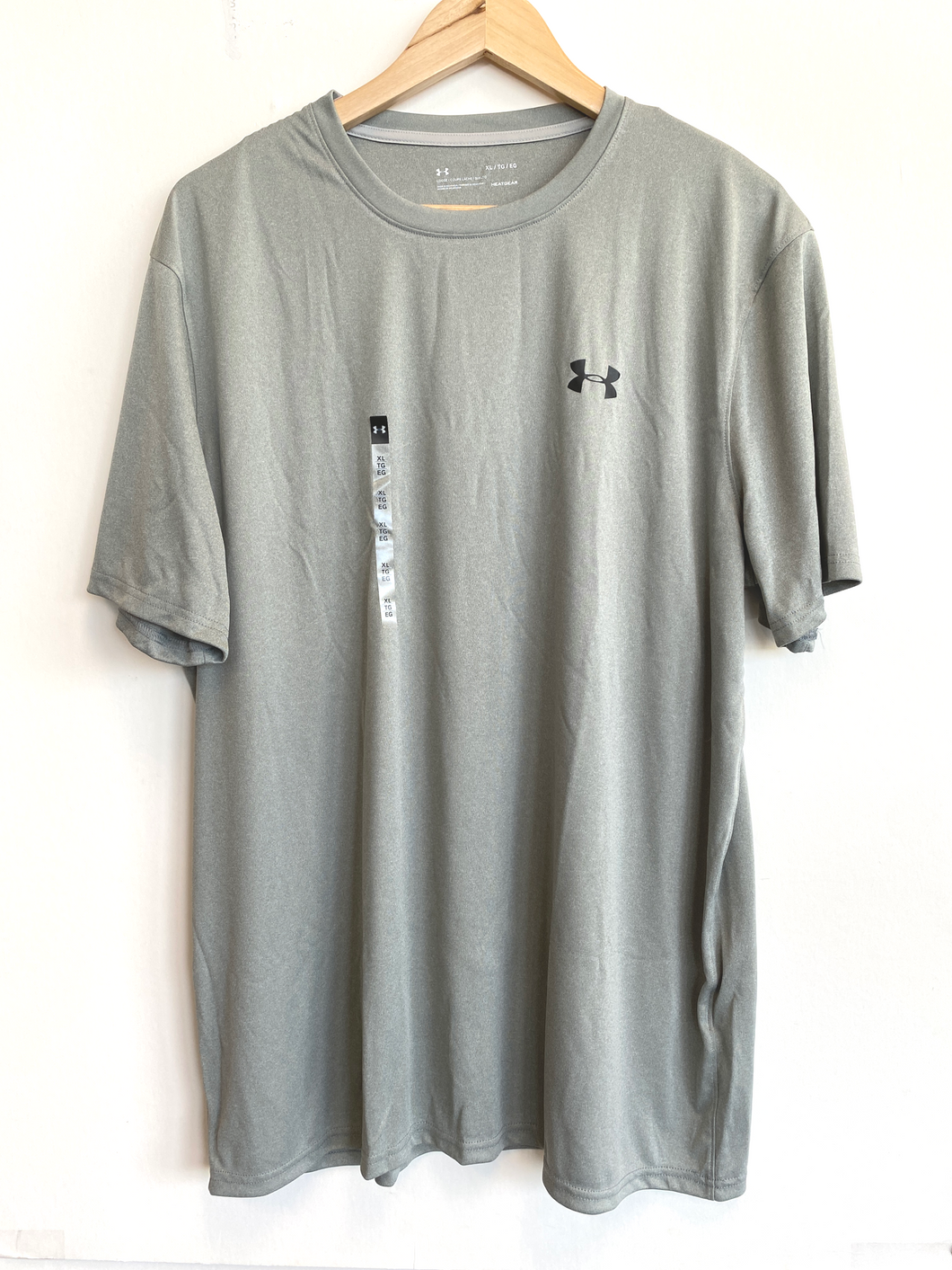 Under Armour Athletic Top Size Extra Large