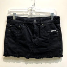 Load image into Gallery viewer, American Eagle Womens Short Skirt Size 5/6-IMG_8775.jpg
